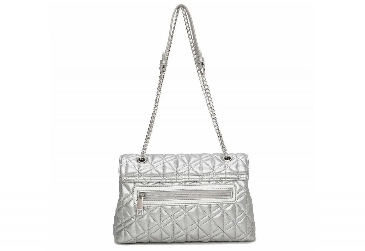 Bolso Acolchado Plata Solapa Logo Metal Cadena Eslabones