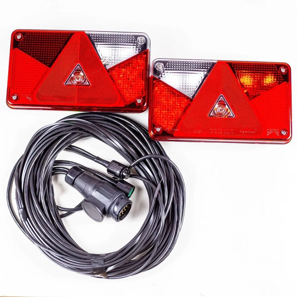 Conjunto: Pilotos traseros Aspöck Multipoint V LED con arnés de cableado 7 m 7-pin